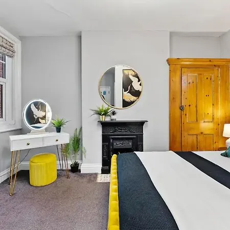 Escape - 7br, Hot Tub & Parking * Robin Hood's Bay