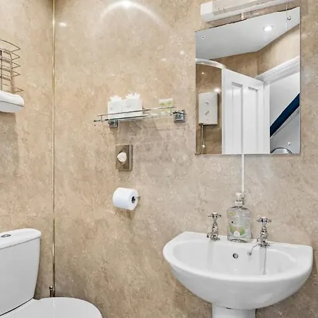 Escape - 7br, Hot Tub & Parking * Robin Hood's Bay
