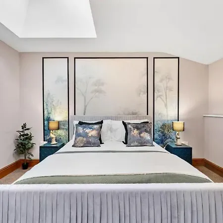 Сasa de vacaciones Escape - 7br, Hot Tub & Parking *