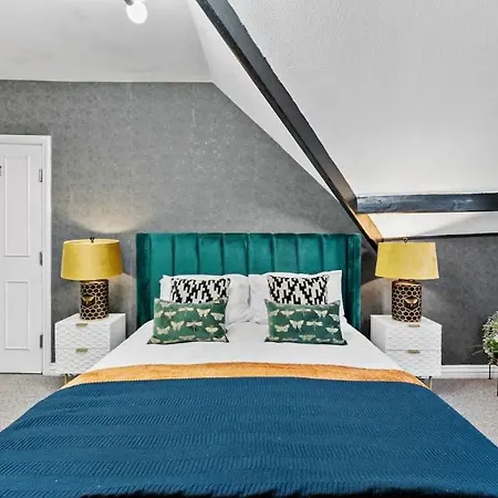 Escape - 7br, Hot Tub & Parking * Robin Hood's Bay