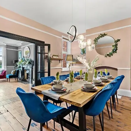 Escape - 7br, Hot Tub & Parking * Robin Hood's Bay