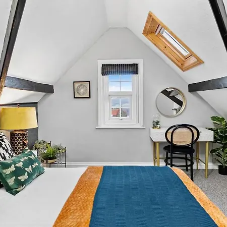 Escape - 7br, Hot Tub & Parking * Robin Hood's Bay