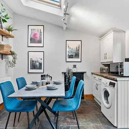 Escape - 7br, Hot Tub & Parking *
