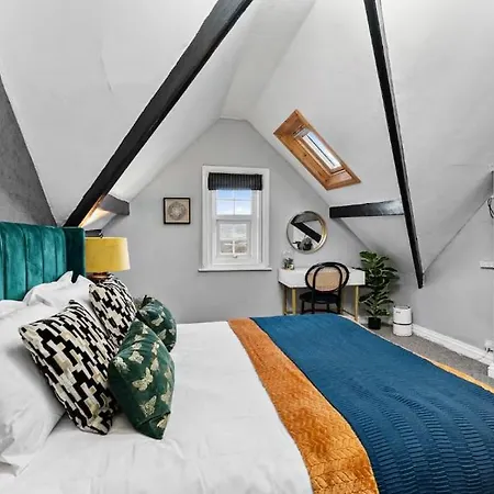 Escape - 7br, Hot Tub & Parking * Robin Hood's Bay