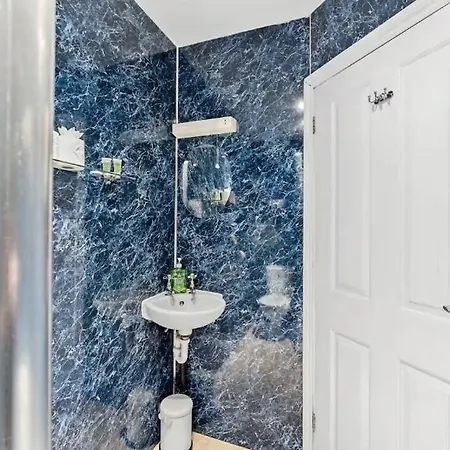 Escape - 7br, Hot Tub & Parking *